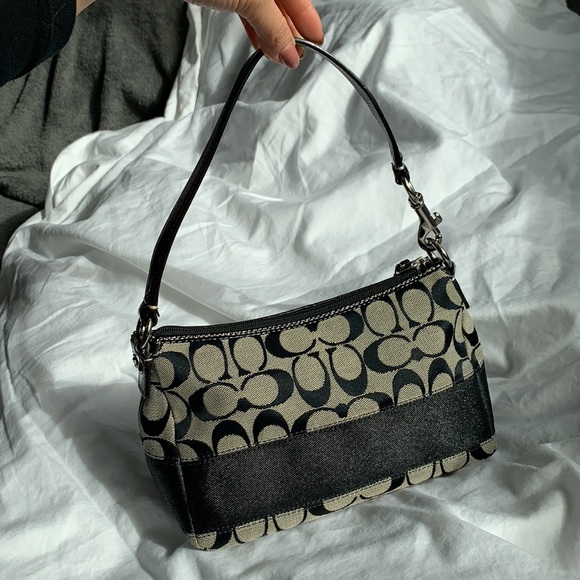 Handbags - Authentic vintage COACH small shoulder bag